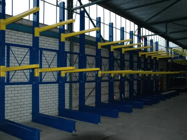 Draagarm stellingen - Magazijnstellingen